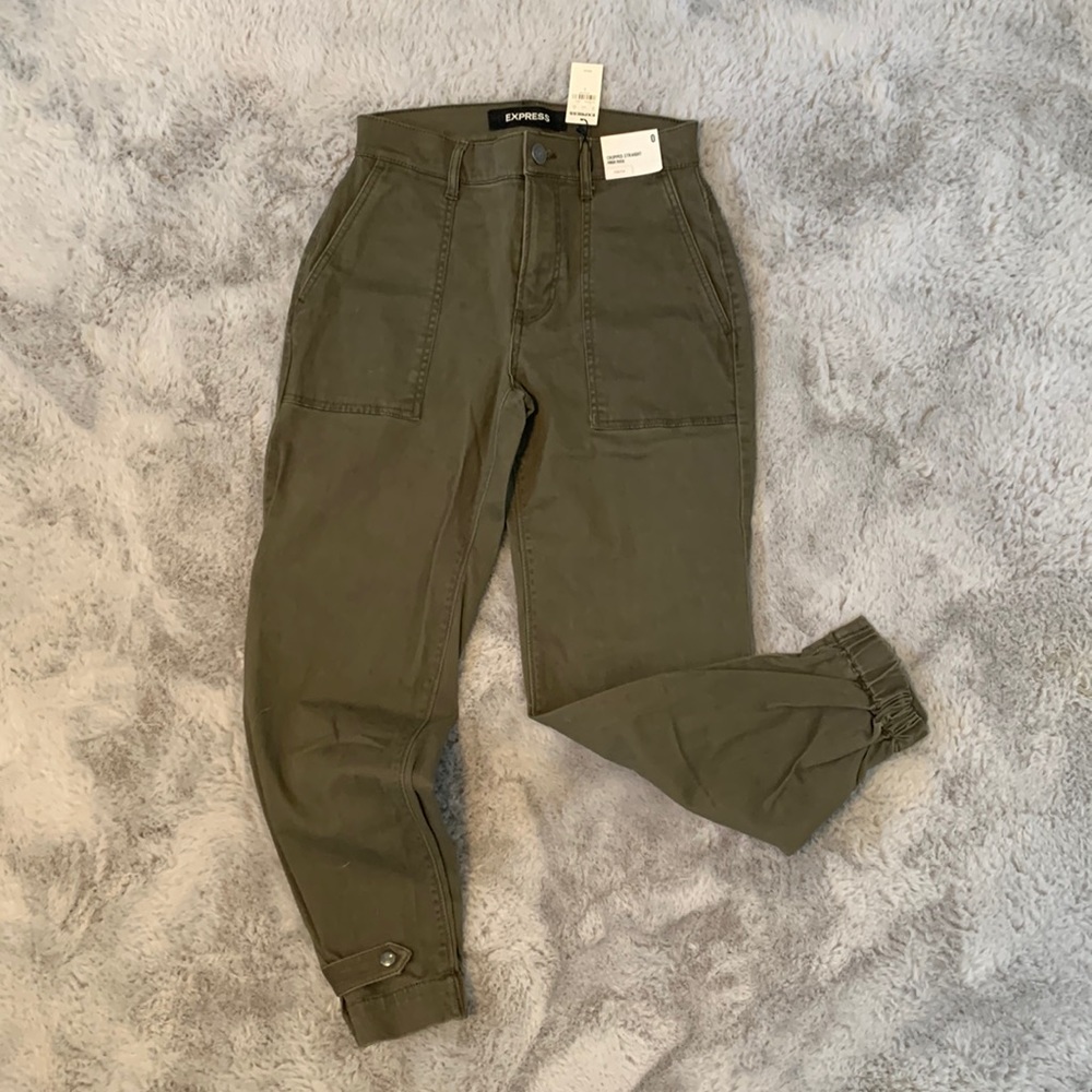NWT. Express Cropped Straight High Rise jean capris. Size 0.